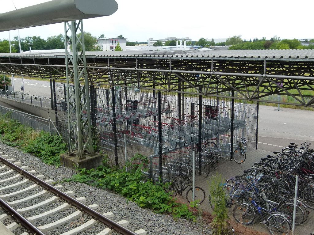 Bahnhof Wiesloch-Walldorf: Fassade in neuem Glanz – Sicherer Parkraum für Fahrräder