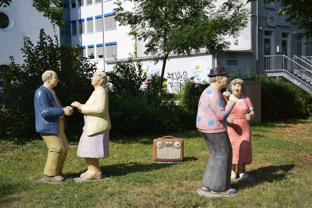 Alltagsmenschen in Sinsheim – Skulpturen regen zum Dialog an …