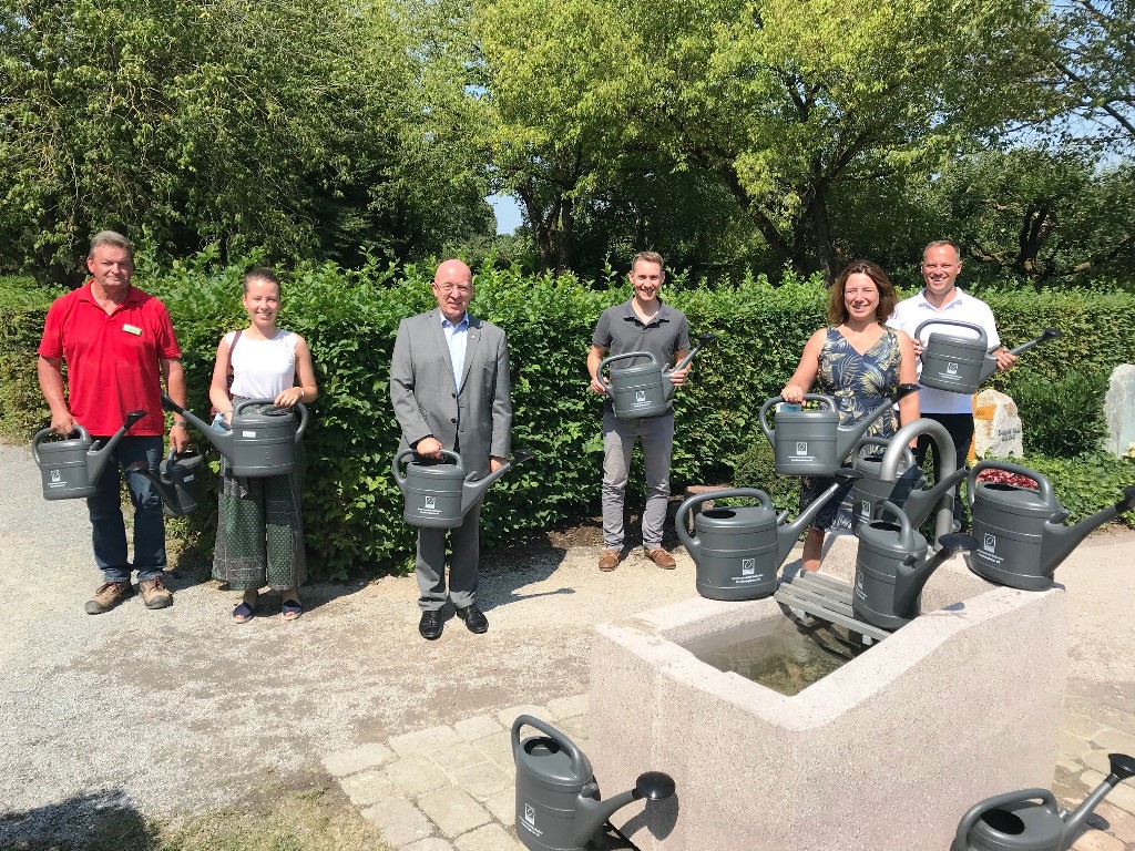 Wiesloch: Fünf neue Brunnen und fünfzig gespendete Gießkannen für den Hauptfriedhof