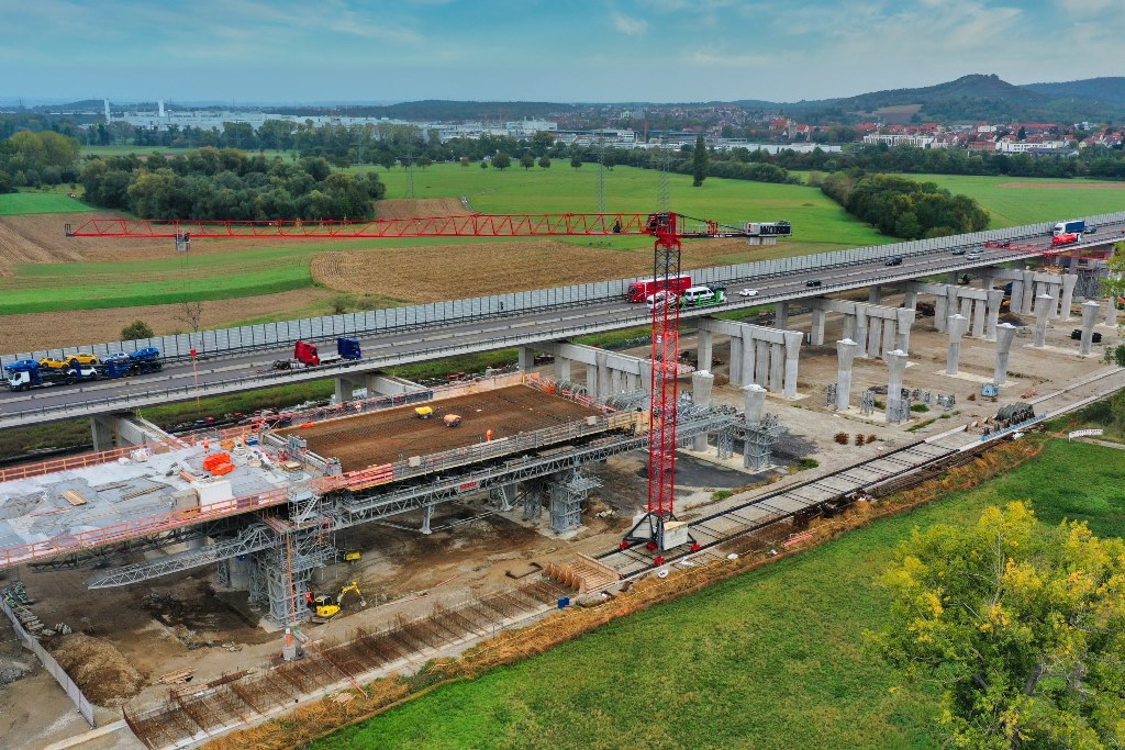 Die Betonmischer kommen im Minutentakt – Überbau der Neckartalbrücke geht weiter