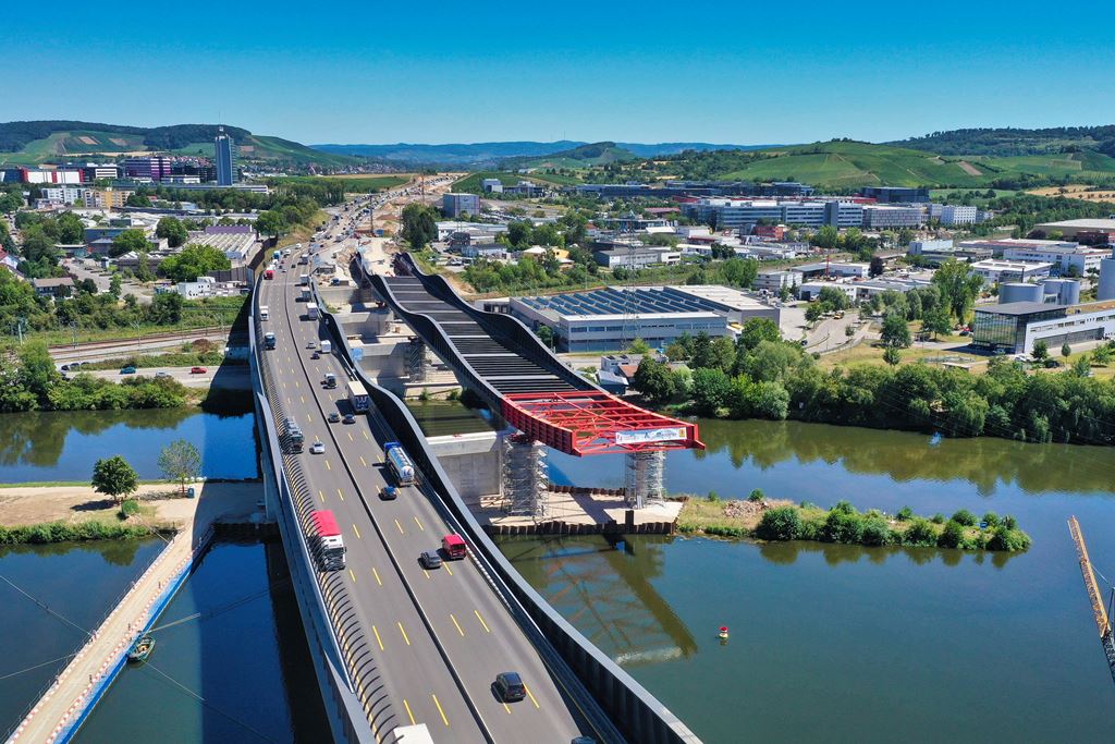 Brücke wird um 130 Meter verschoben – Autobahn A6: Vorletzter Verschub der Strombrücke