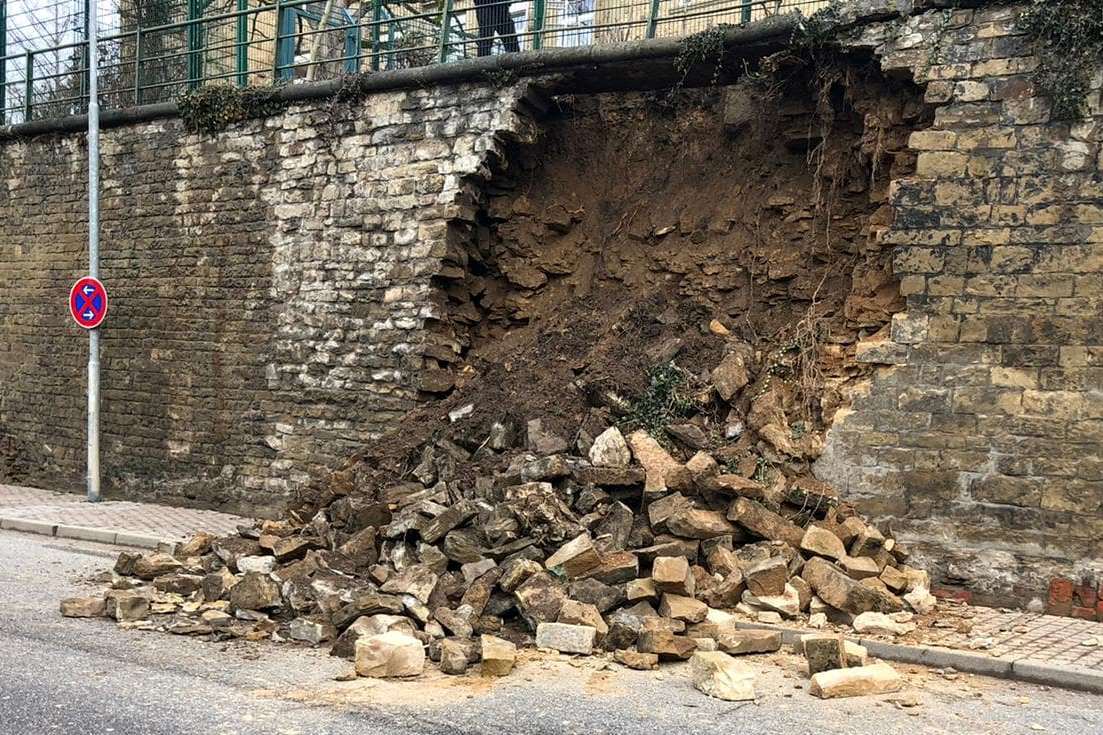 Sinsheim: Mauer eingestürzt – B39 voll gesperrt