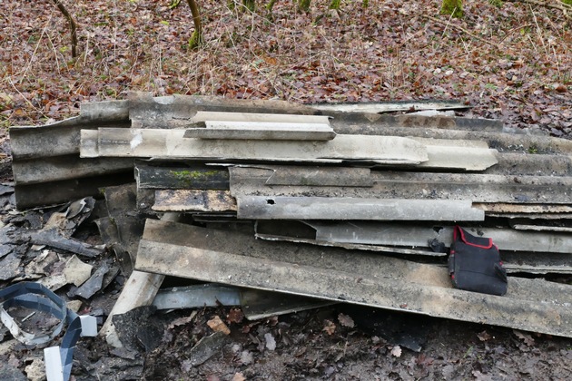 Östringen/Rettigheim/Rhein-Neckar-Kreis – Illegale Entsorgung von asbesthaltigen Eternitplatten