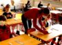 Viel diskutiertes Thema: Antigentest in Schulen: Von Test-Uhren und Schnodder-Stäben …