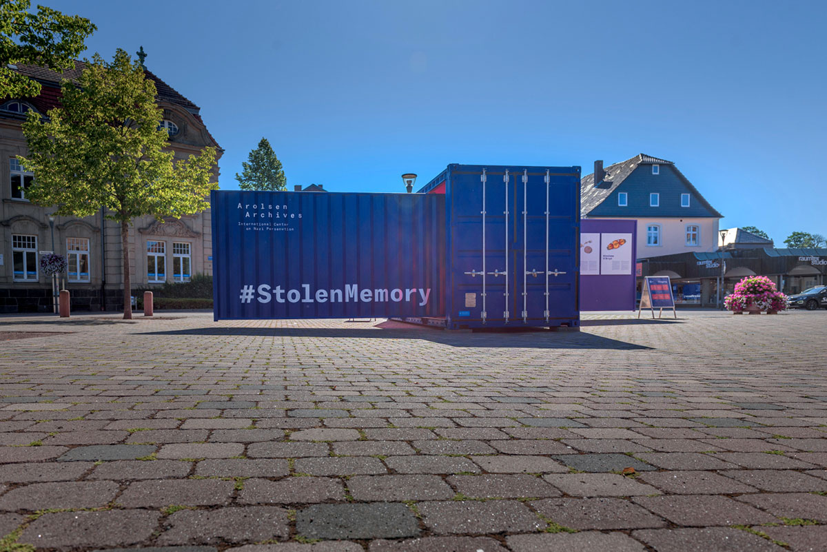 #StolenMemory: Ausstellung über persönliche Gegenstände von KZ-Häftlingen in Kraichtal-Neuenbürg