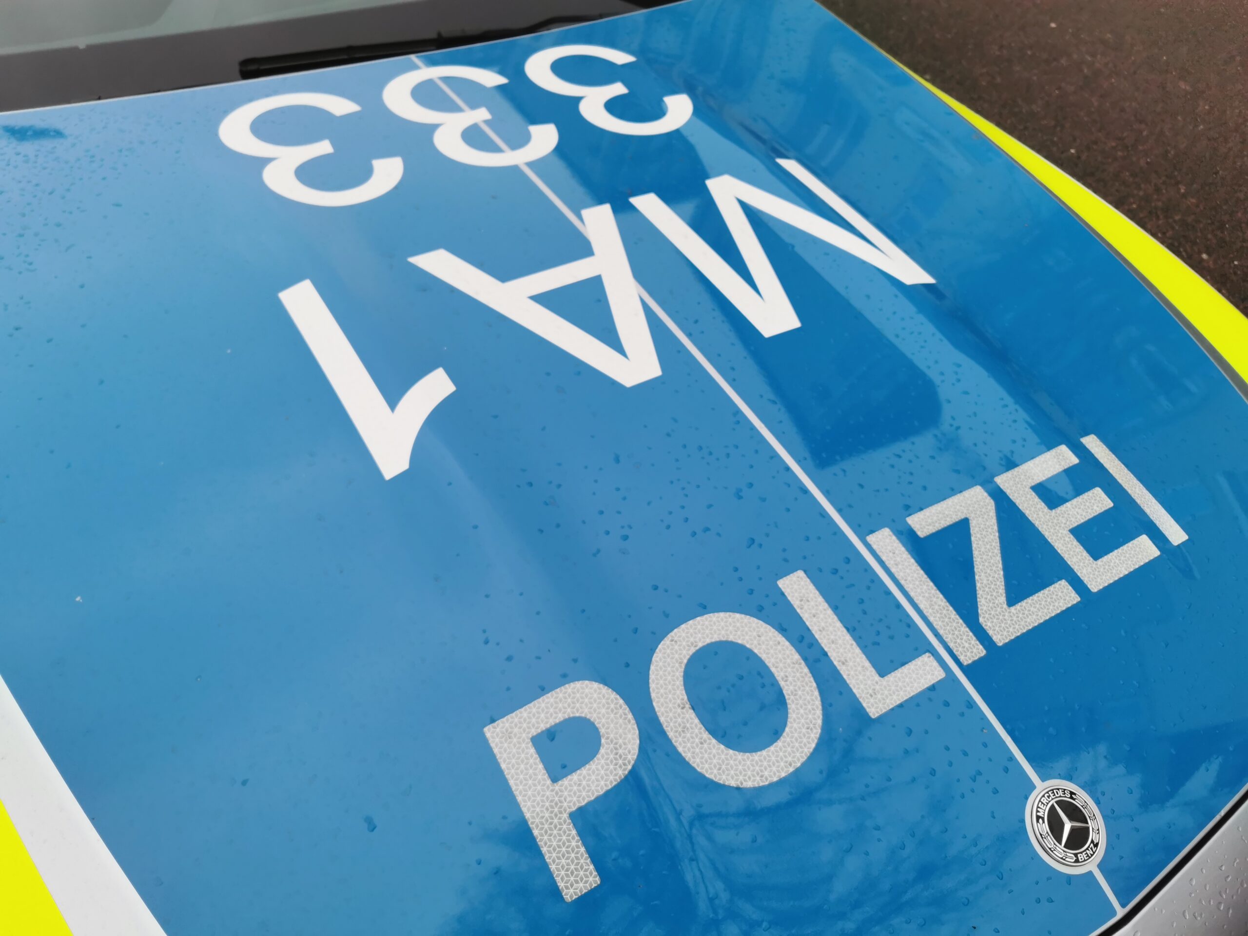 Walldorf / A6: Unter Drogeneinfluss LKW gerammt und dann zu Fuß geflohen