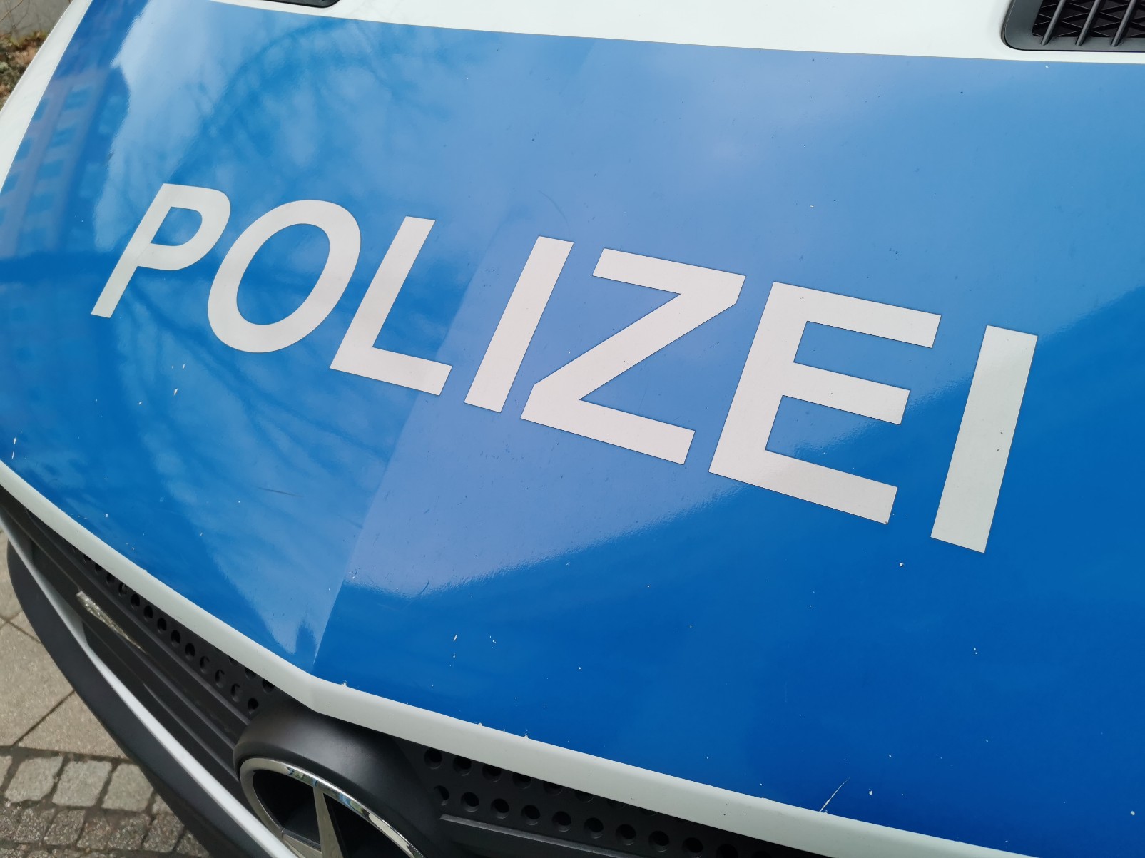 A6/Dielheim – Schwerer Unfall auf der A6, Zeugen retten den Fahrer aus dem Unfallfahrzeug