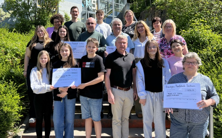 Kraichgau-Realschule übergibt 5000 Euro an soziale Projekte