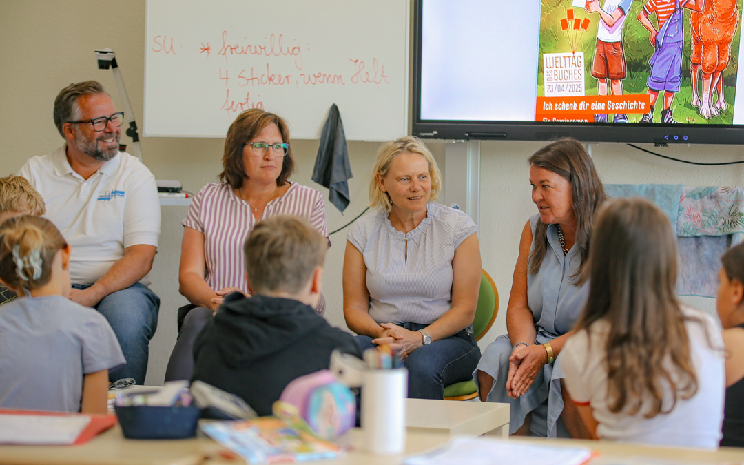 Landtagsabgeordnete Christiane Staab zu Besuch an der Schlossbergschule Rotenberg