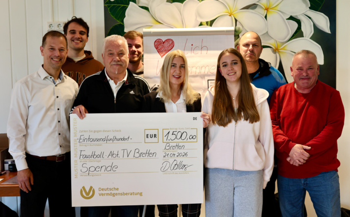 Spendenübergabe für die Faustballabteilung des TV Bretten