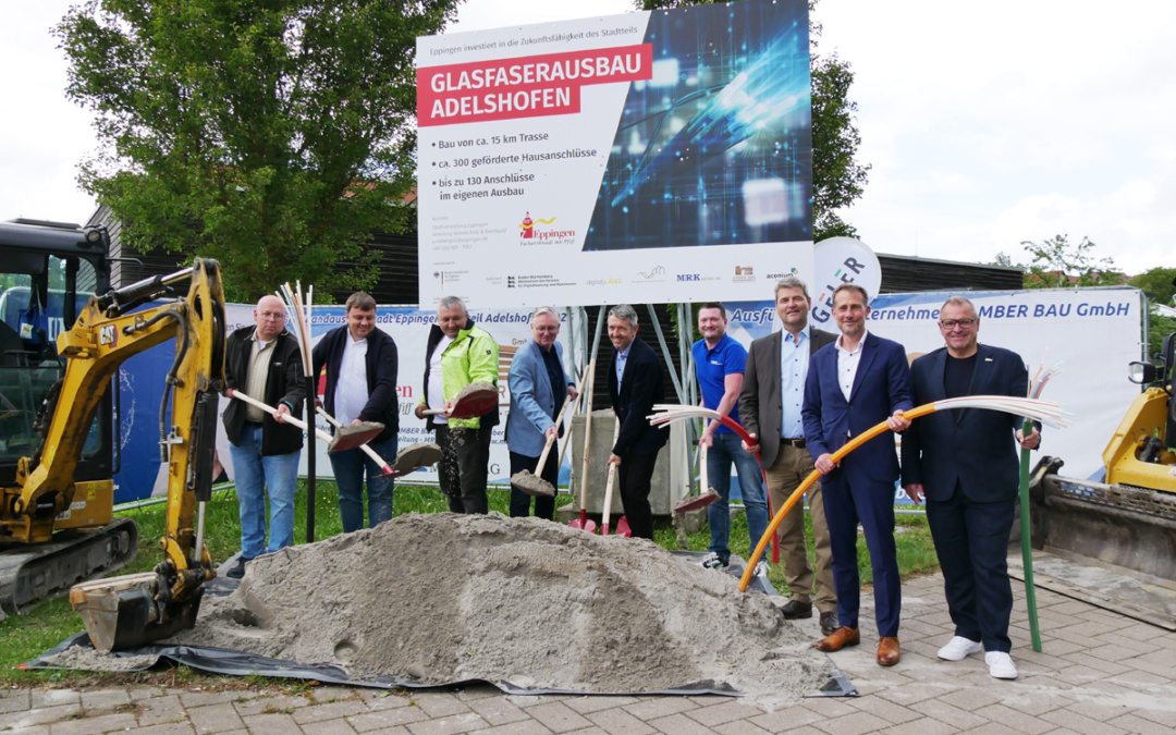 Spatenstich zum Glasfaserausbau in Adelshofen