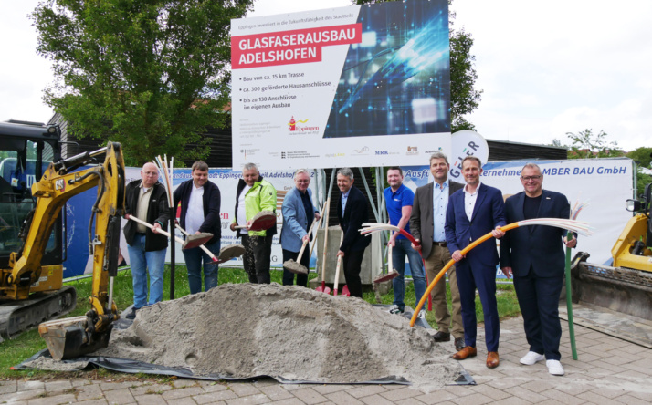 Spatenstich zum Glasfaserausbau in Adelshofen