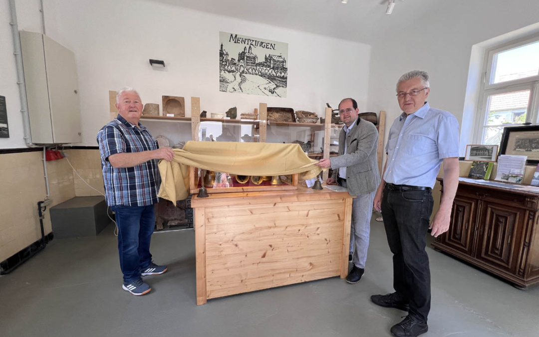 Ausstellung „Ortsschellen“ in Menzingen eröffnet
