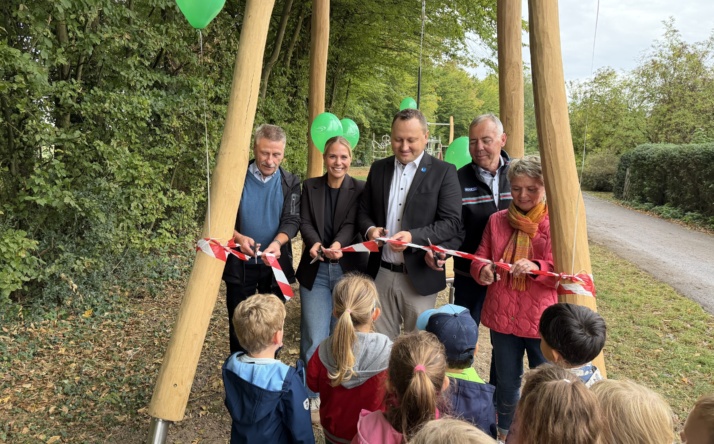 Neue Seilbahn am Spielplatz Bensengärtle in Sulzfeld eingeweiht